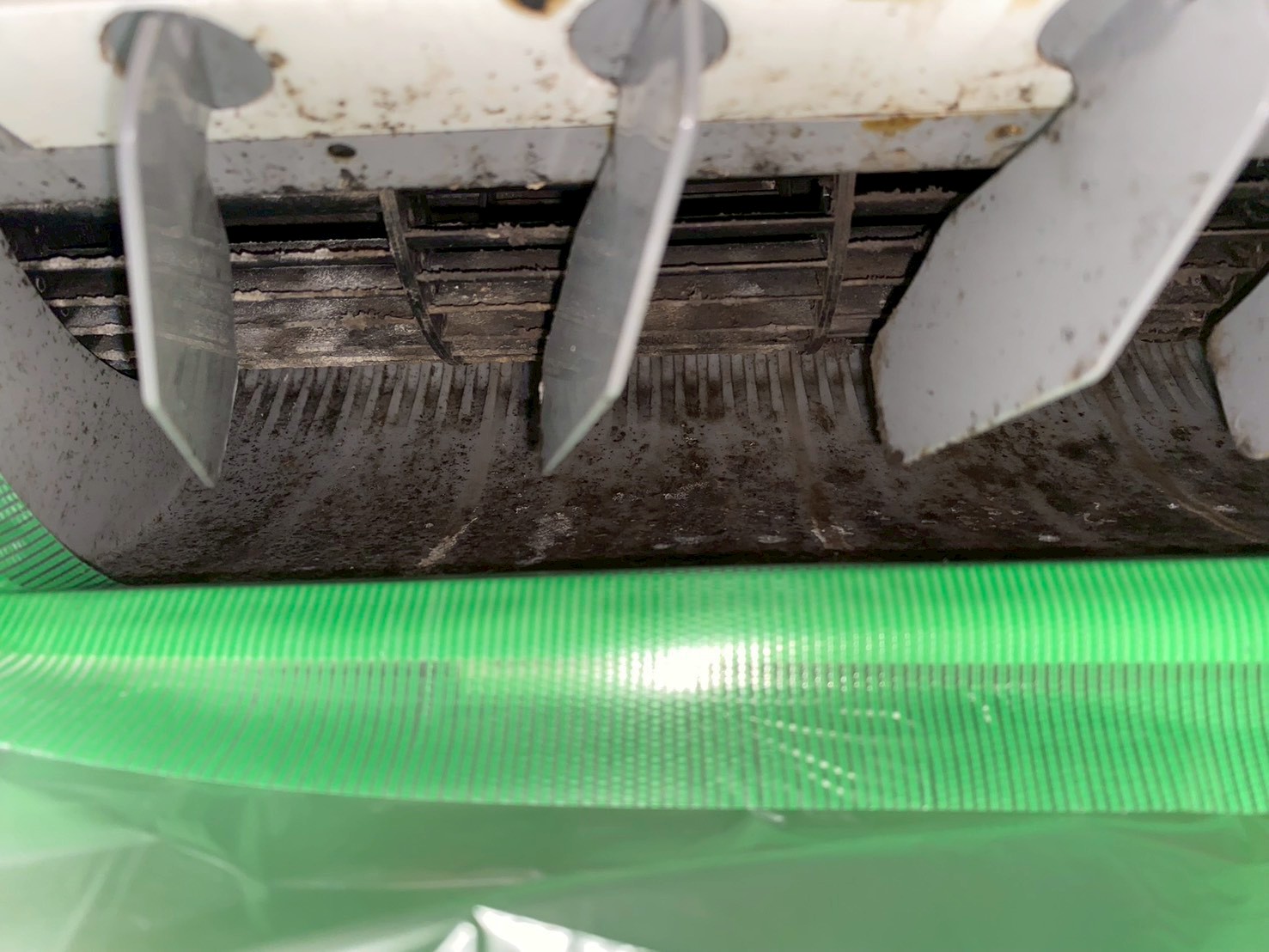 大阪府貝塚市にて美装工事〈浴室とエアコンをまとめて徹底洗浄〉の施工前写真