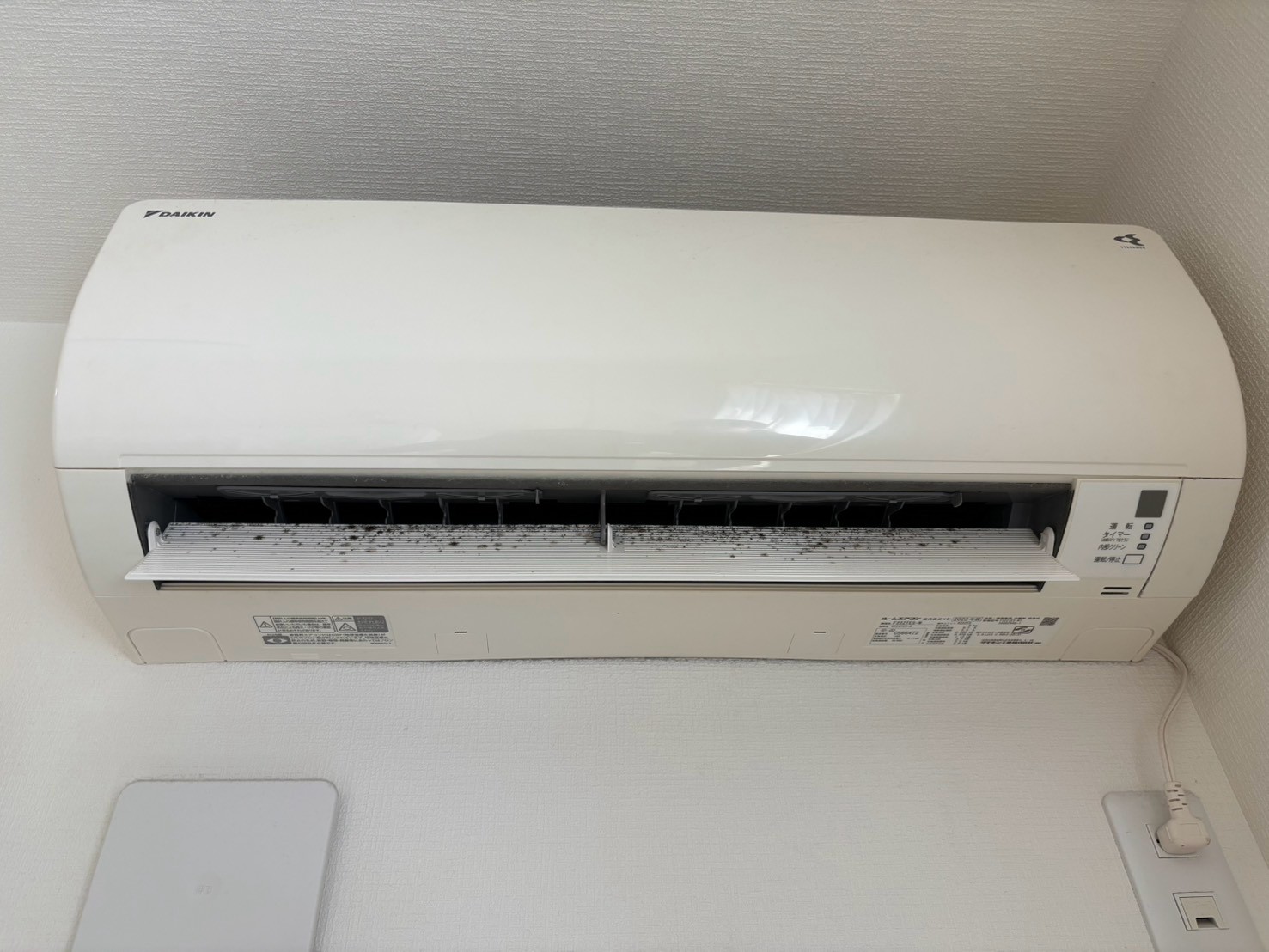 堺市にて寝室エアコンクリーニング〈リピーターさんからのご依頼〉の施工前写真